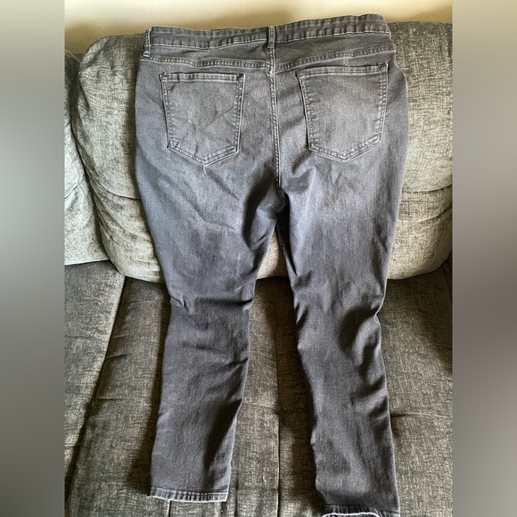 Old Navy 18 Jeans - Picture 4 of 6